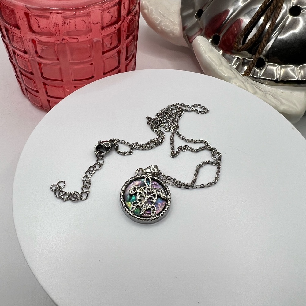 Turtle Pendant on 18" Chain W/ 2"‎ extender NEW